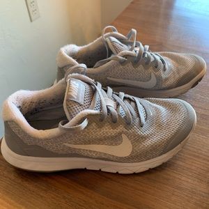 Nike tennis shoes 6.5